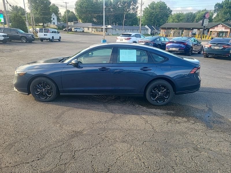 Used 2025  Honda SE image 3