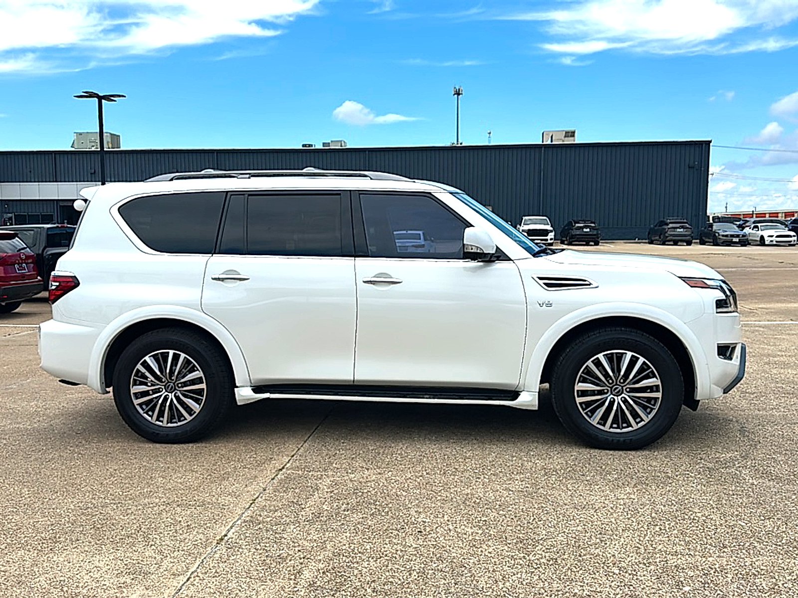 Used 2022 Aspen White TriCoat Pearl Nissan SL 2WD image 9