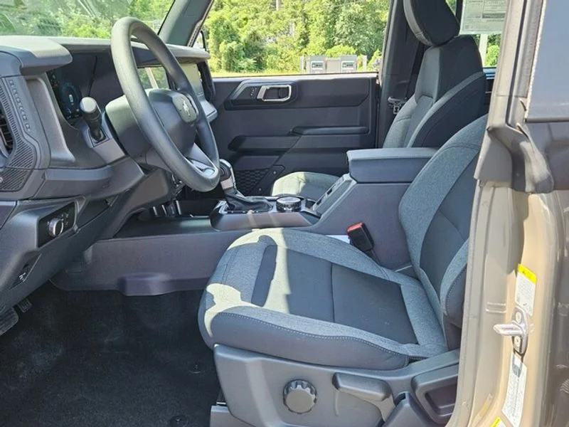 2025 Ford Bronco 4-Door Base - Photo 6