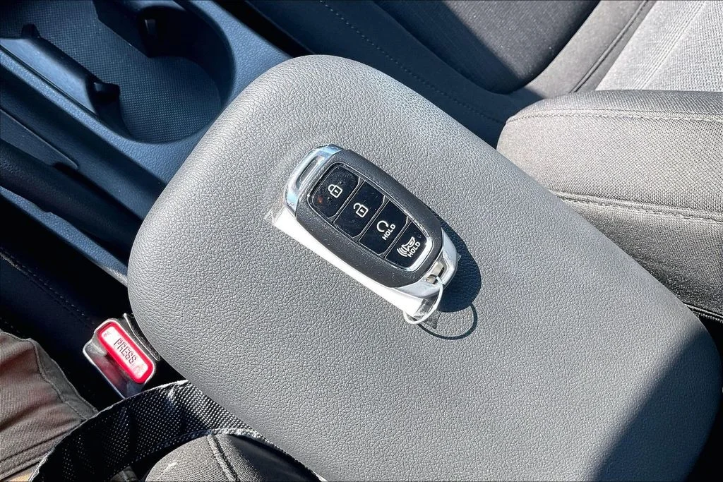 Used 2022 Silver Hyundai SEL image 14