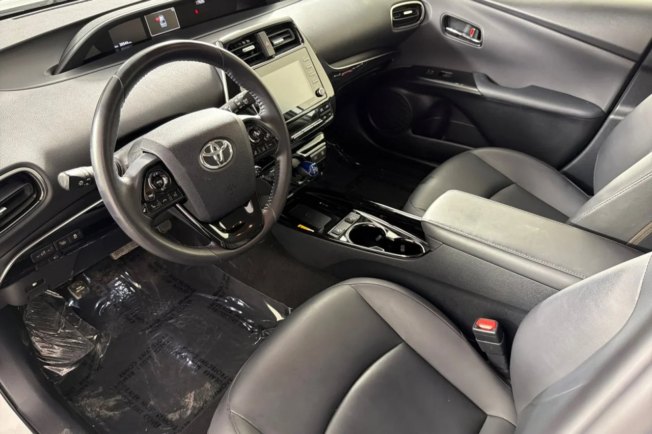 Used 2022 Wind Chill Pearl Toyota L Eco image 9