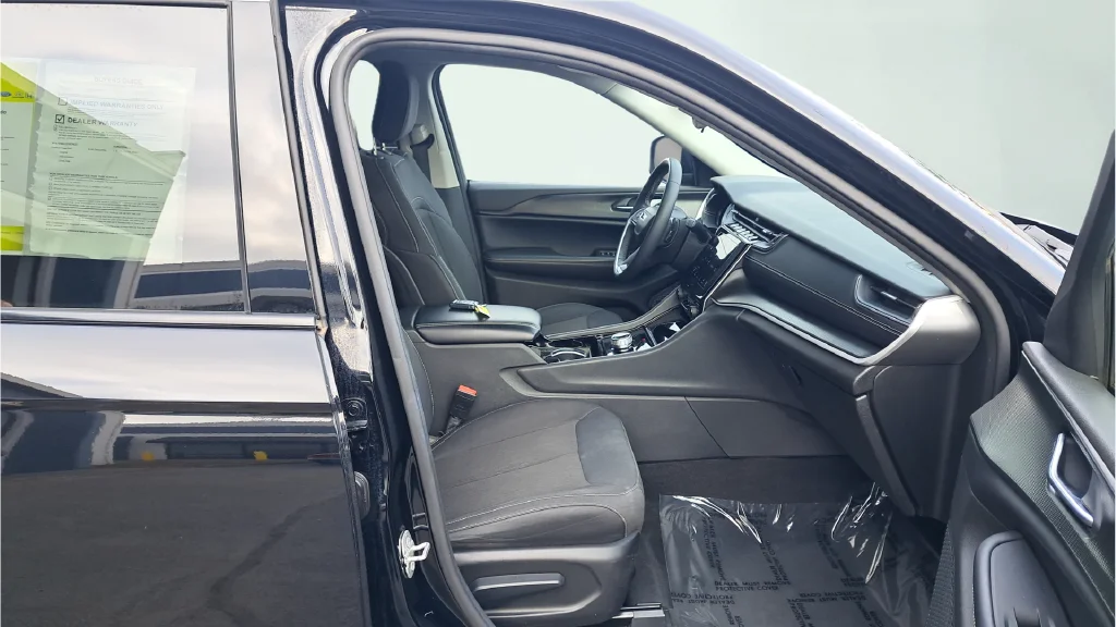 Used 2023 Black Jeep Laredo image 16