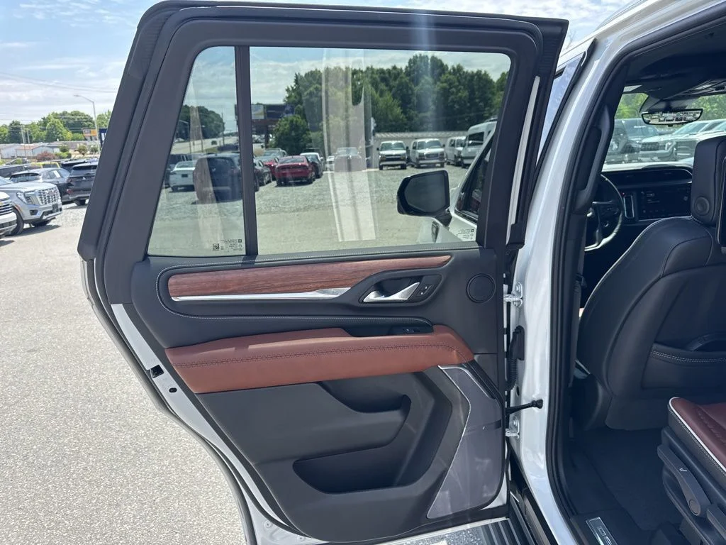 Used 2024 White GMC Denali Ultimate image 33