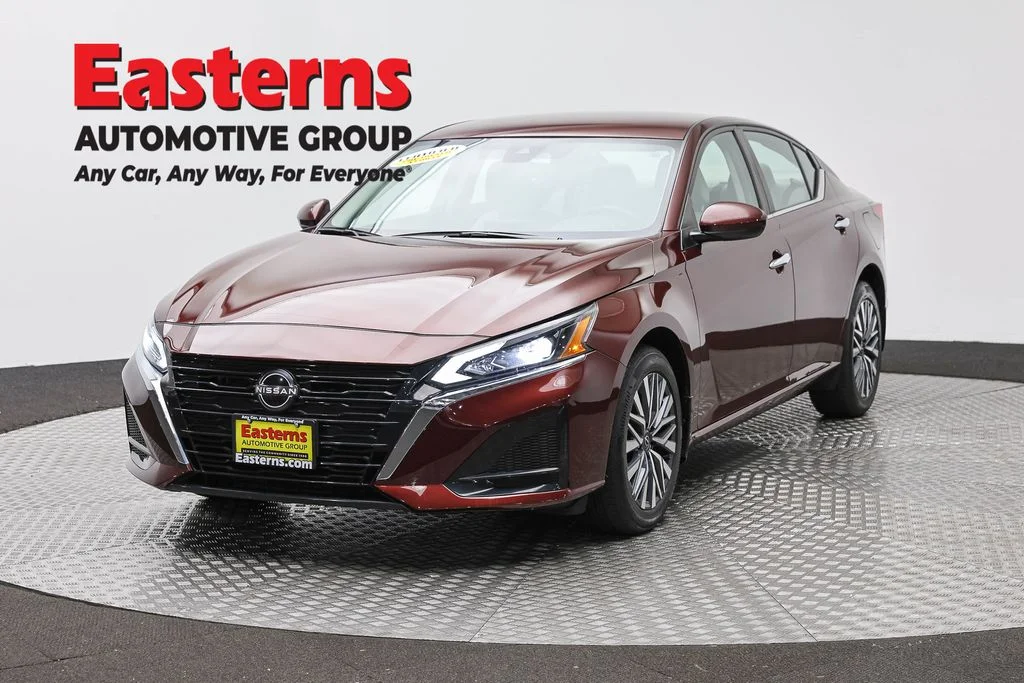 Used 2023 Red Nissan 2.5 SV image 1