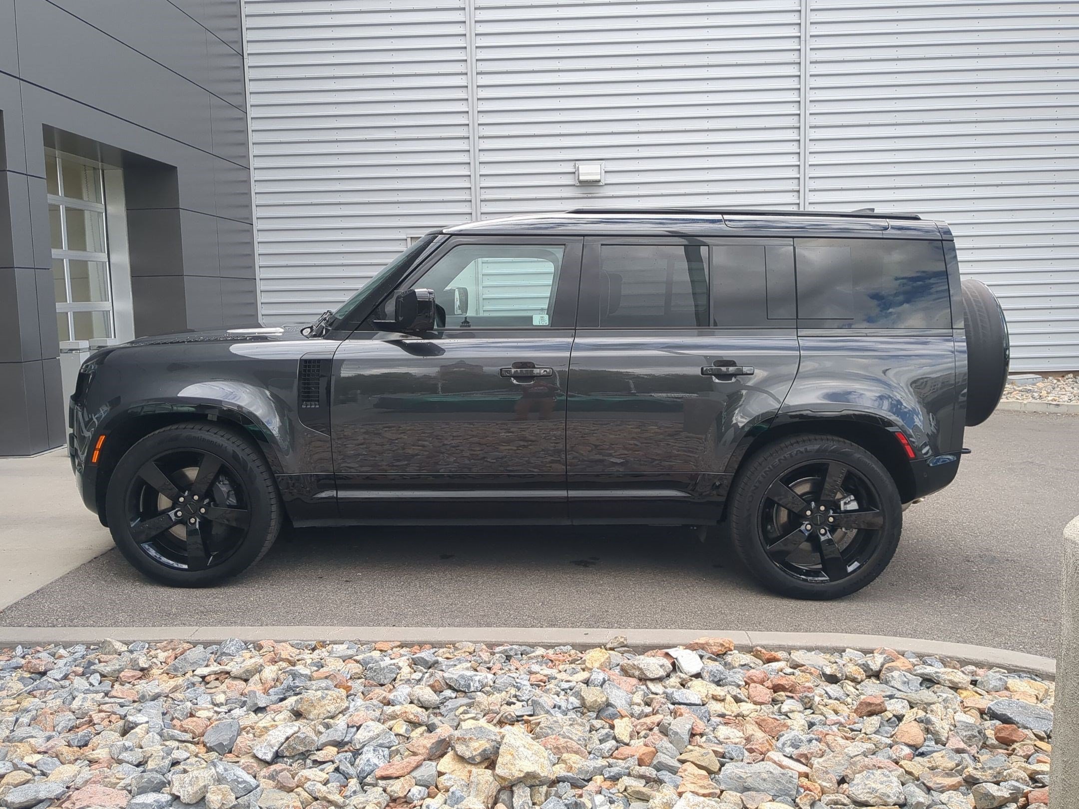 New 2026 Carpathian Grey Land Rover P400 X-Dynamic SE image 9