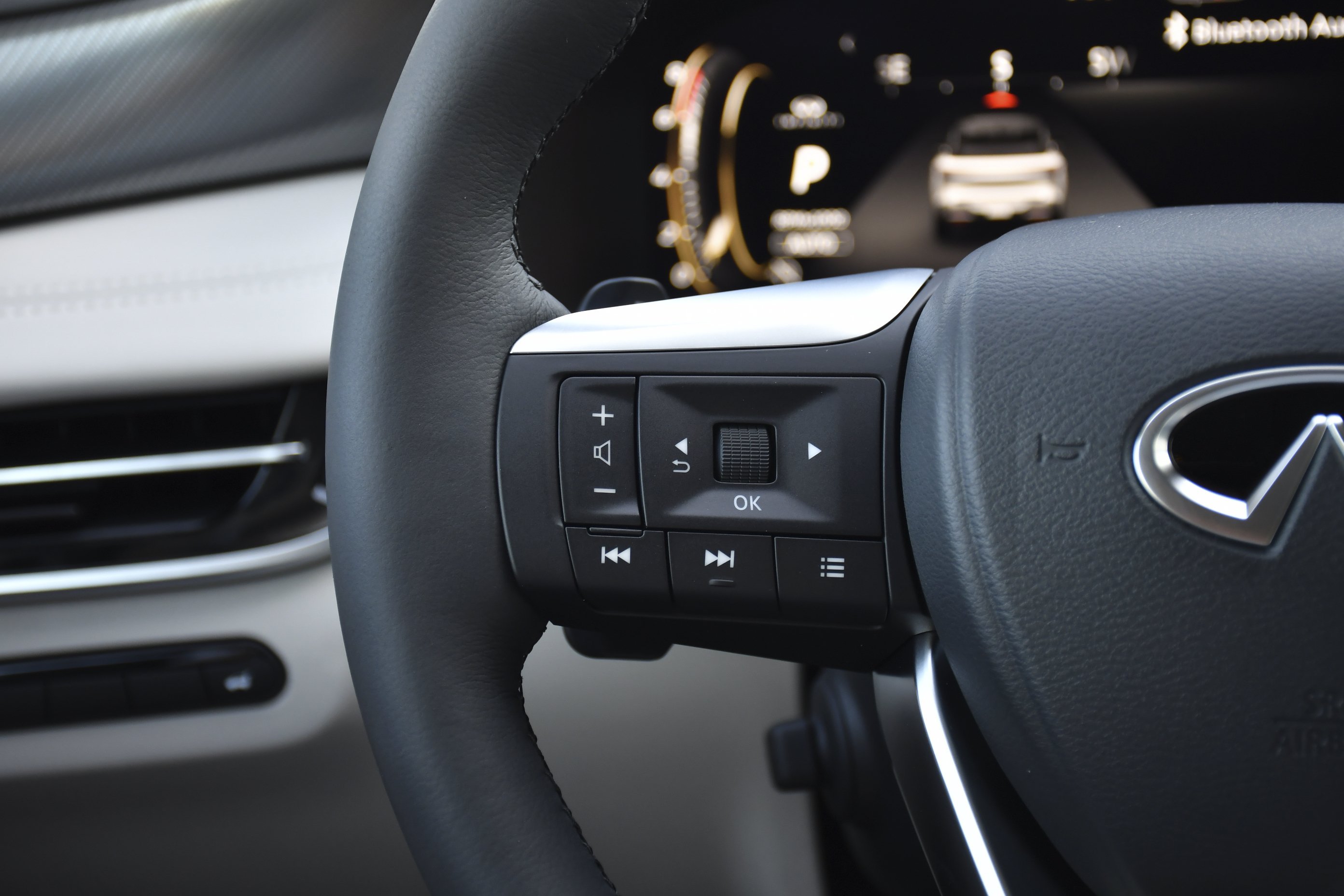 New 2027 HARBOR GRAY INFINITI Luxe AWD image 8