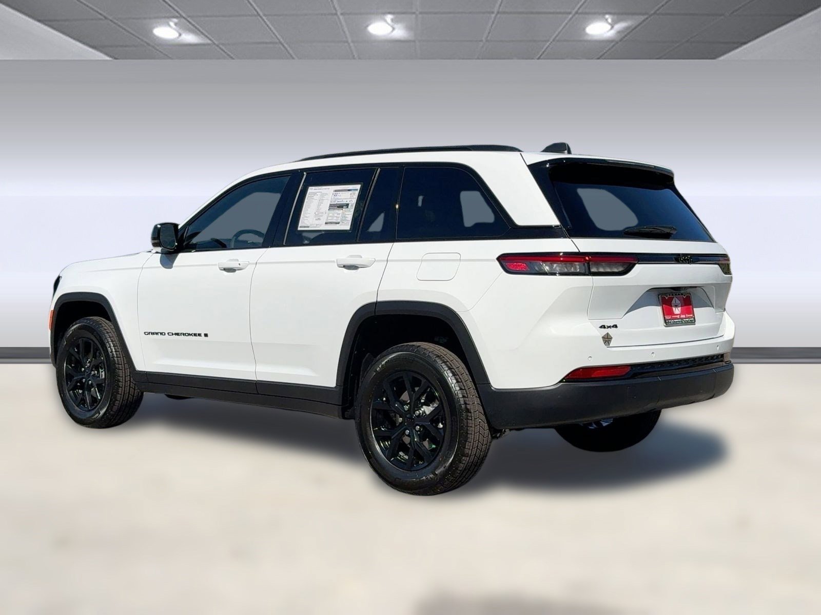 2025 Jeep Grand Cherokee Laredo Altitude photo 2
