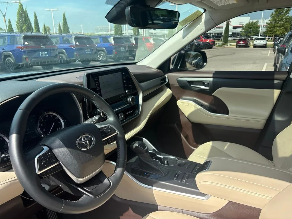 Used 2022 Black Toyota XLE image 4