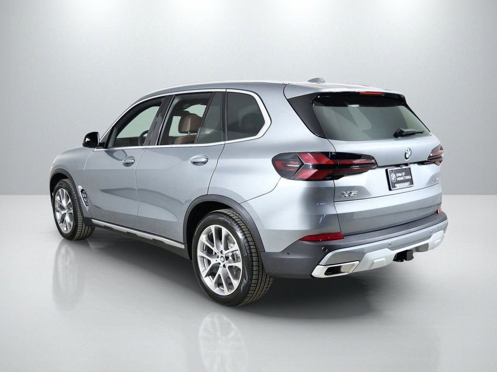 Used 2026 Skyscraper Grey Metallic BMW xDrive40i image 15