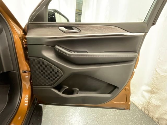 New 2026 Copper Shino Metallic Clear-Coat Exterior Paint Jeep Limited image 22