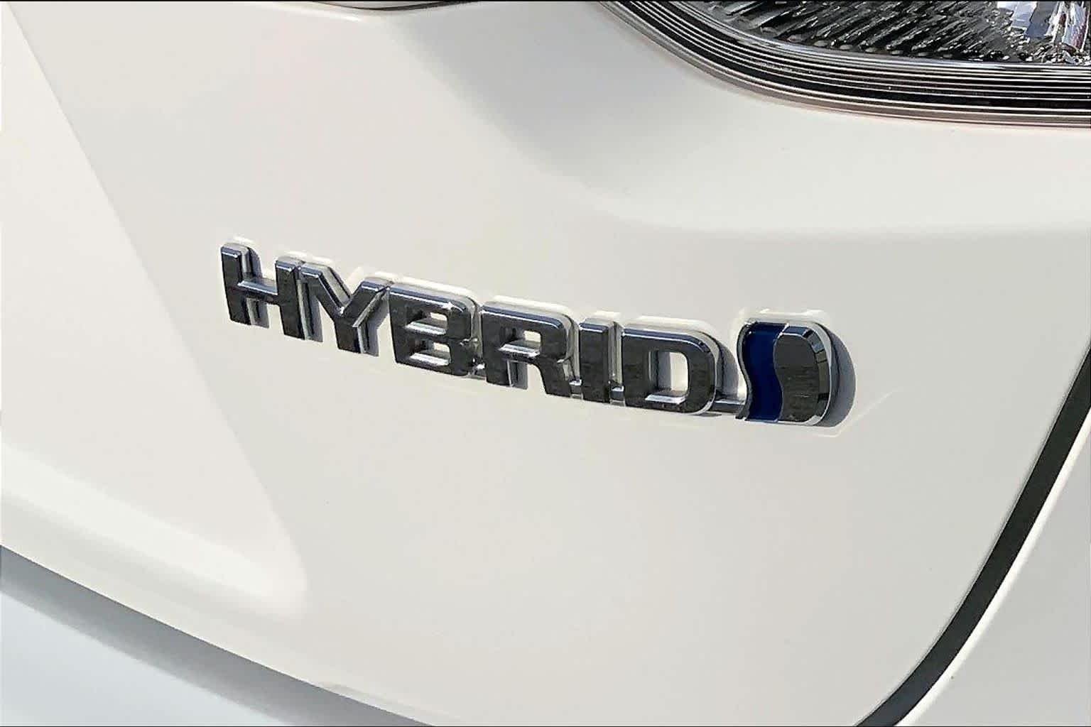 Used 2020 Super White Toyota Hybrid LE image 30