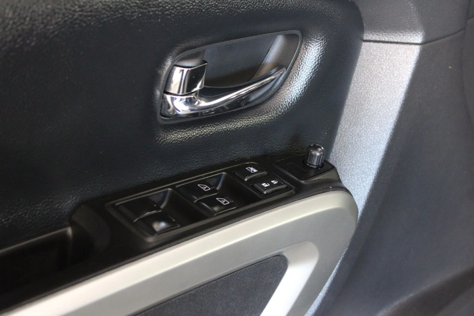 Used 2017 Black Nissan PRO-4X image 24