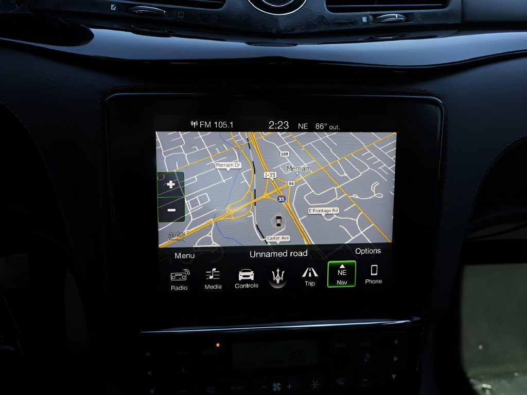 Used 2018 White Maserati Sport image 22