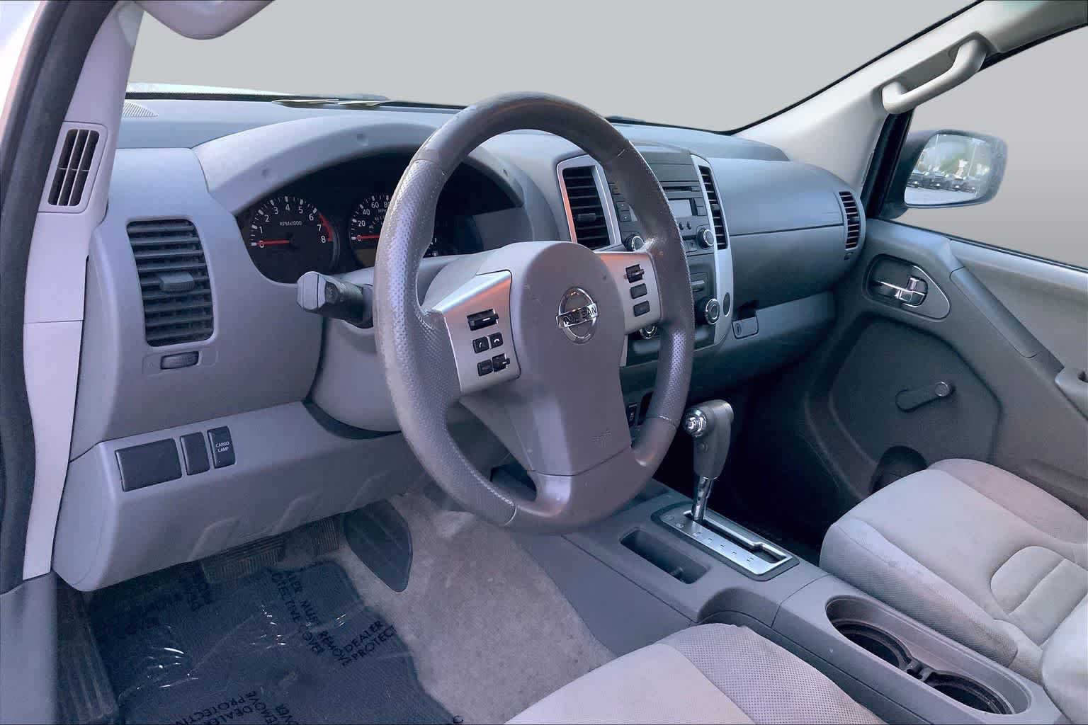 Used 2015 Glacier White Nissan S image 15