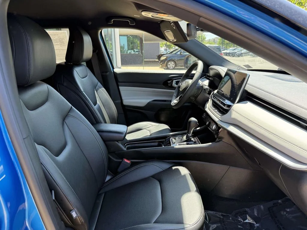 Used 2025 Blue Jeep Limited image 14