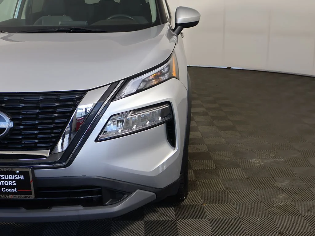 Used 2023 Silver Nissan SV image 13