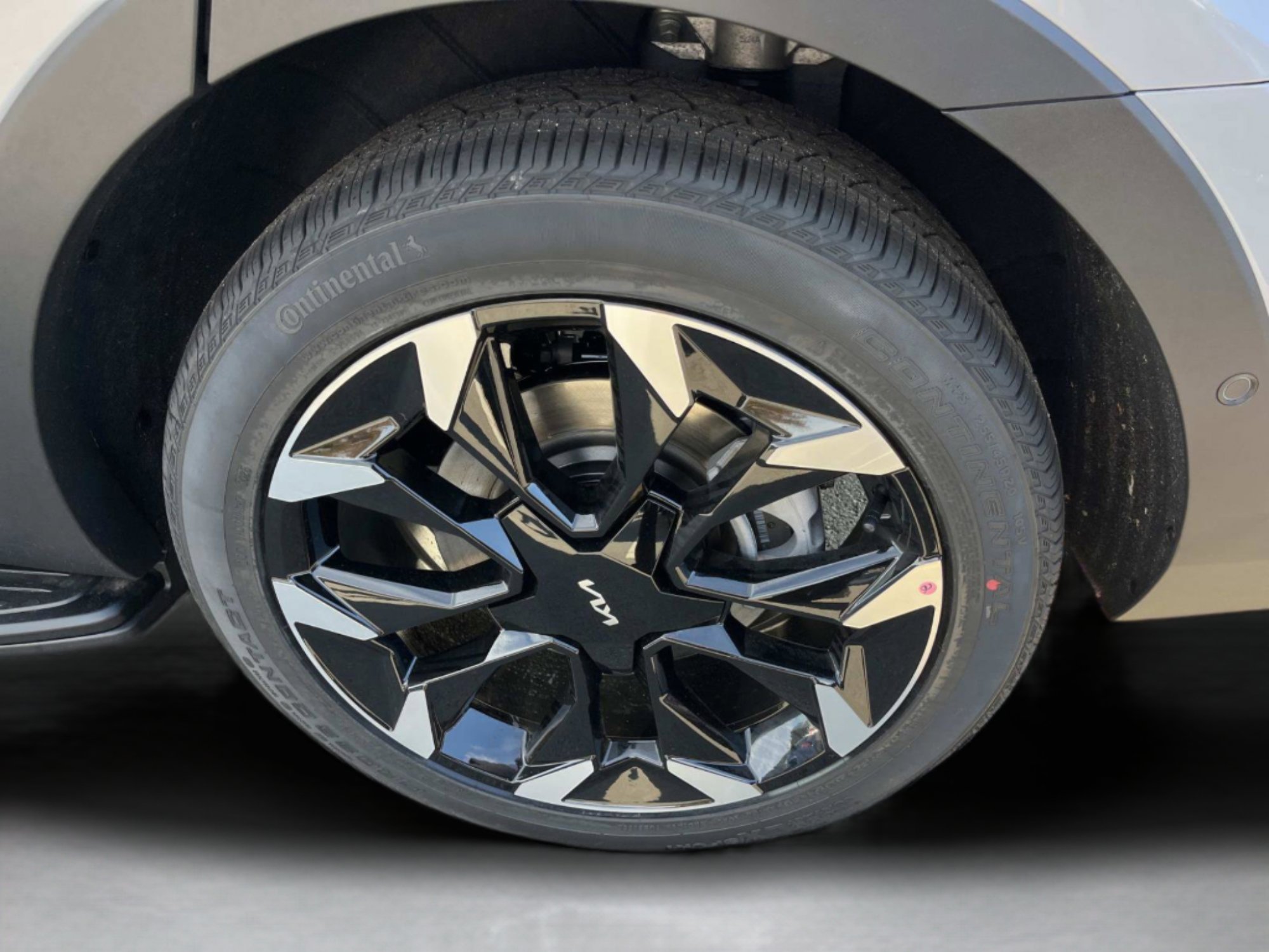 New 2026 Wolf Gray Kia SX image 11