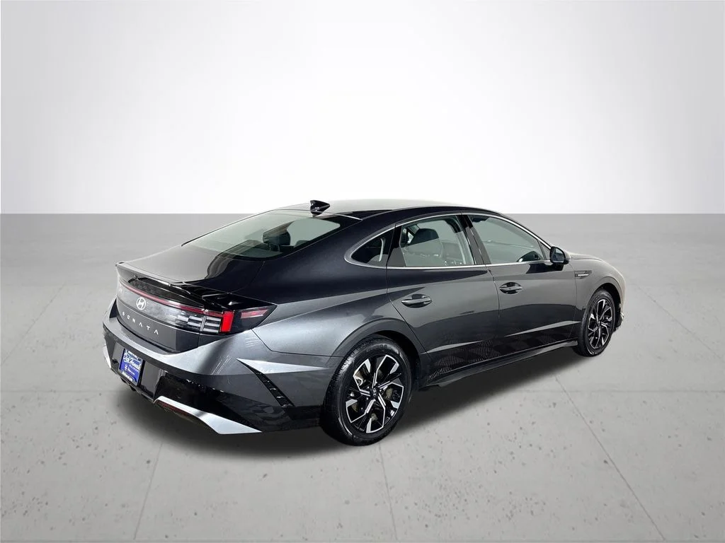 Used 2024 Gray Hyundai SEL image 6