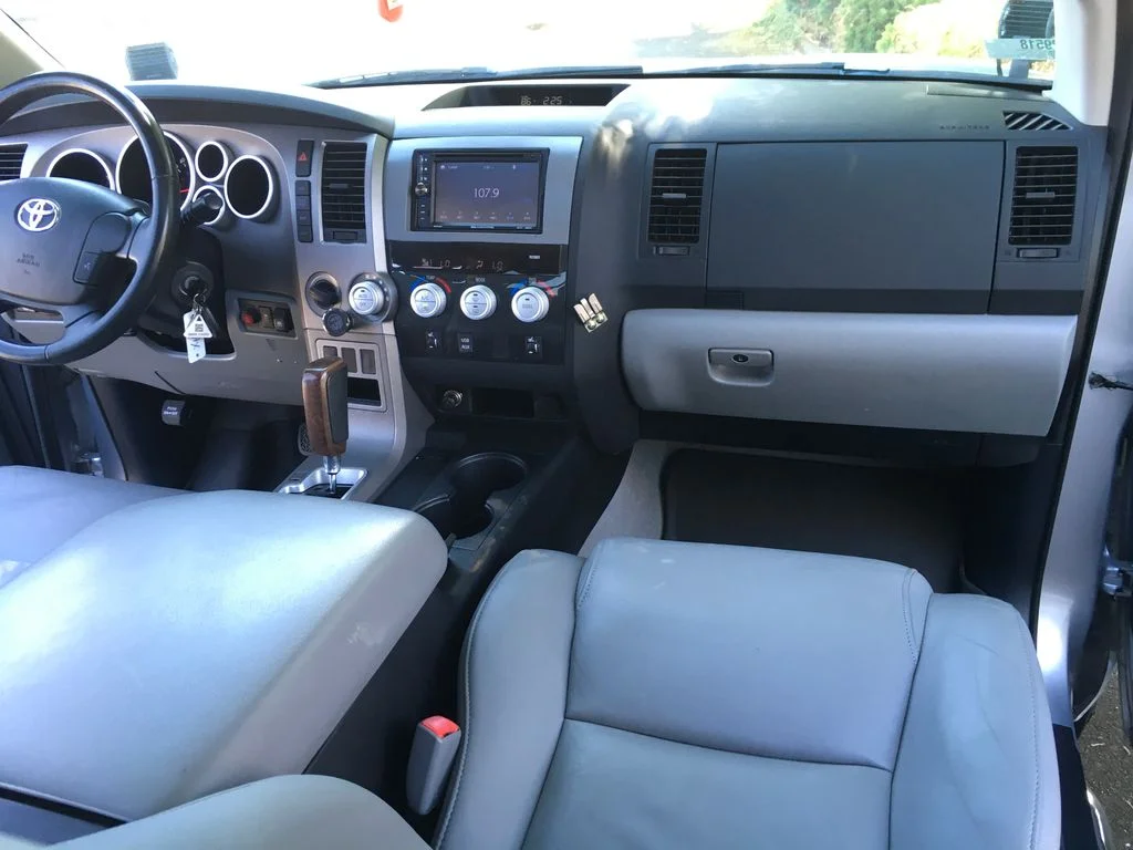 Used 2010 Silver Toyota Limited image 34