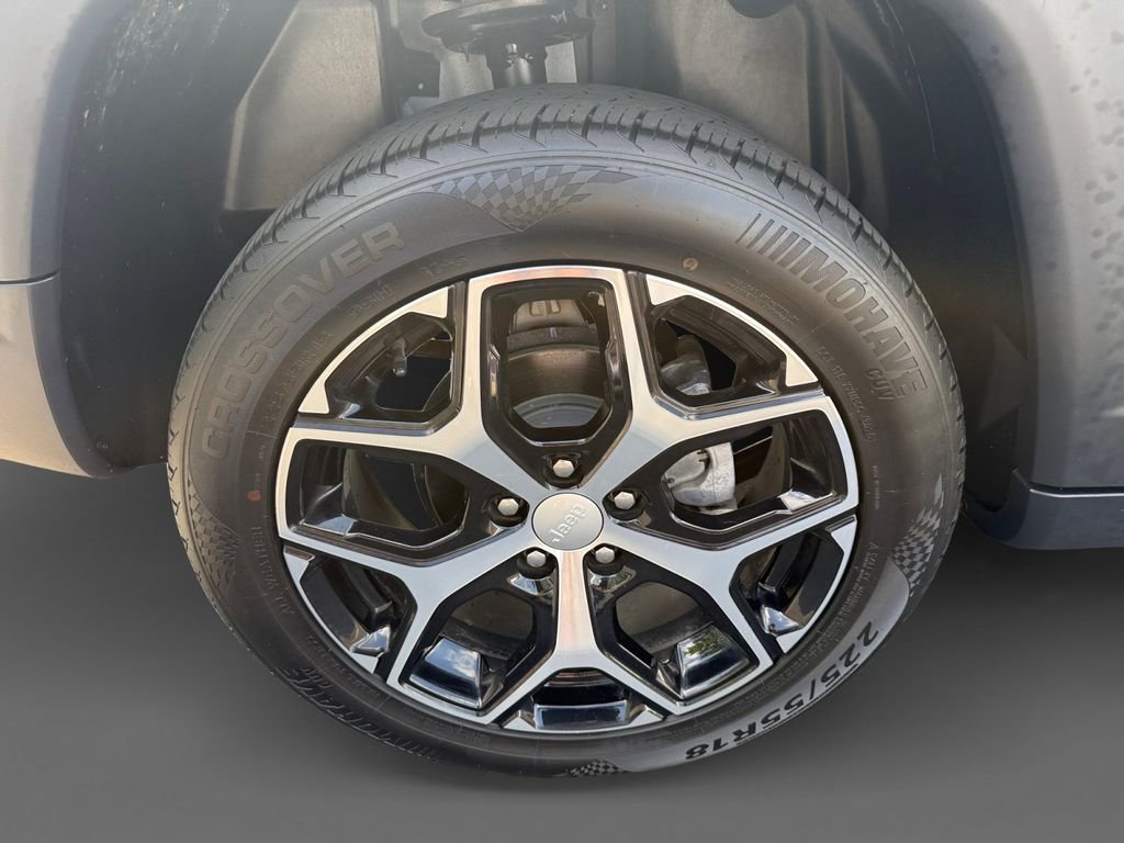 Used 2024 White Jeep Limited image 10