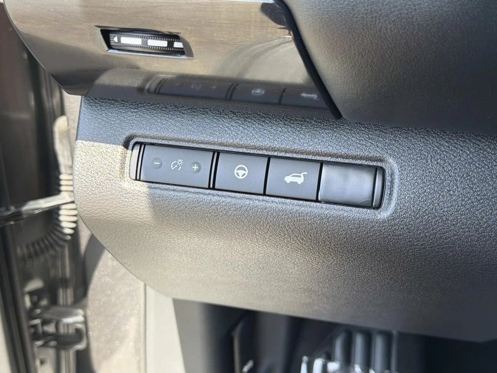 Used 2025 GUN METALLIC Nissan SV image 21