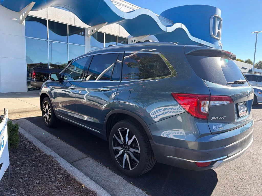 2022 Honda Pilot TOURING SUV Slide 7