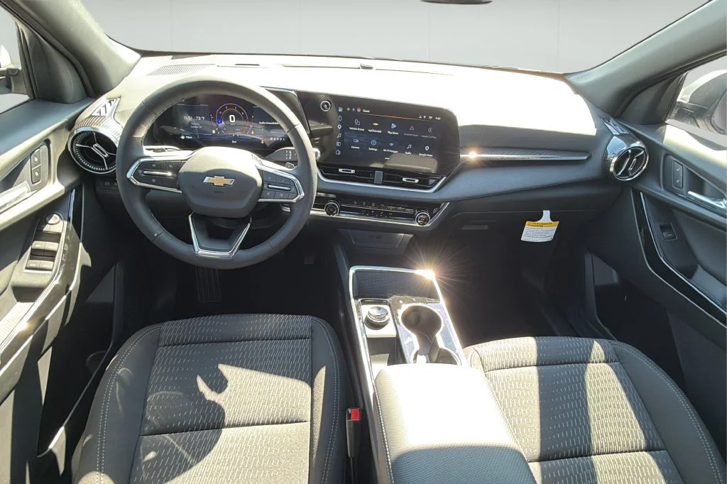 New 2027 Summit White Chevrolet LT image 20