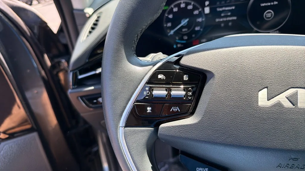 Used 2023 Gray Kia Wind image 17