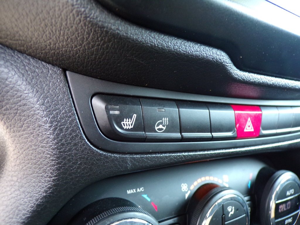 Used 2015 Green Jeep Latitude image 21