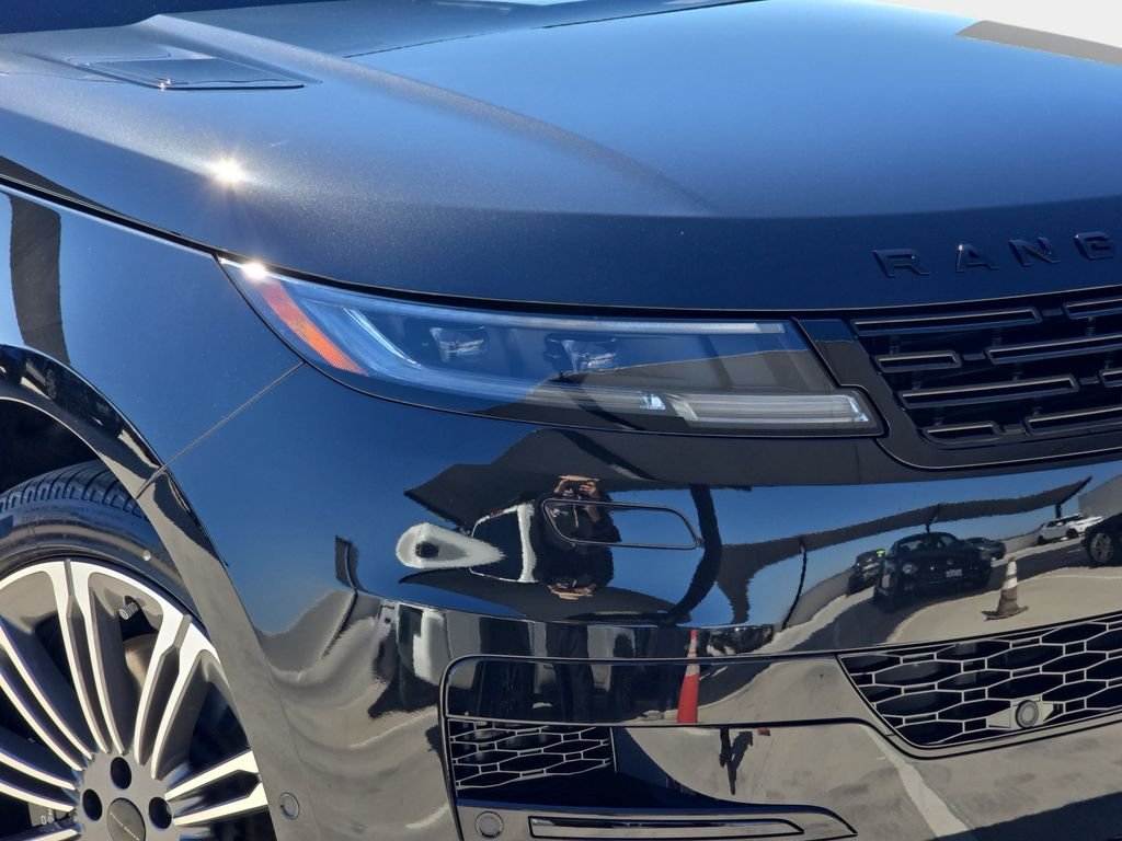 New 2026 Santorini Black Land Rover Dynamic SE image 33