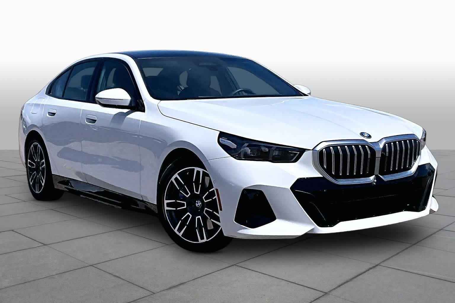 Used 2026 Alpine White BMW 550e xDrive image 2