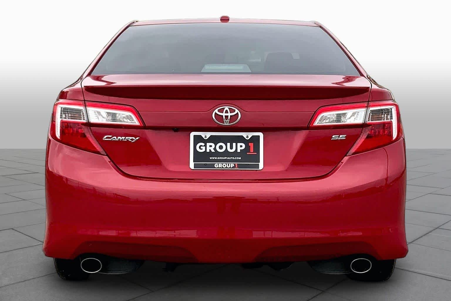 Used 2014 Barcelona Red Metallic Toyota SE image 5