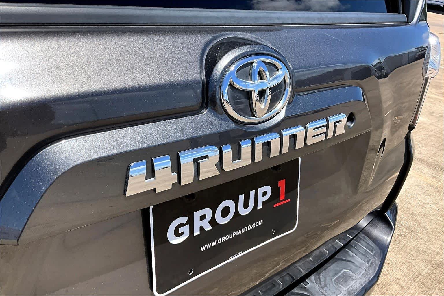 Used 2014 Magnetic Gray Metallic Toyota SR5 Premium image 28