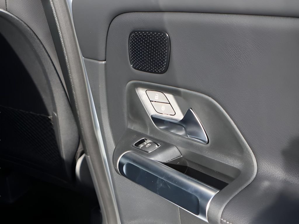 Certified Used 2026 Polar White Mercedes-Benz GLB 250 image 19