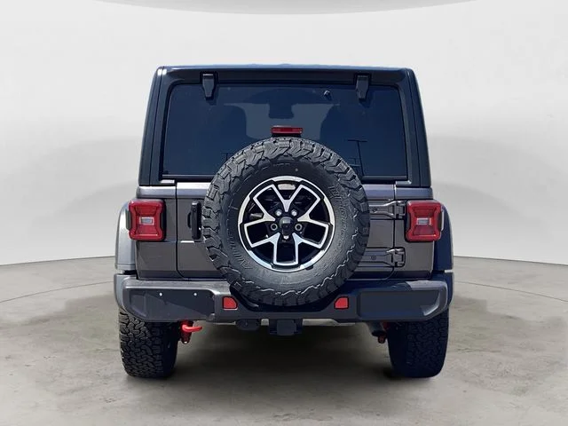 Certified Used 2025 Granite Crystal Met Jeep Rubicon image 4