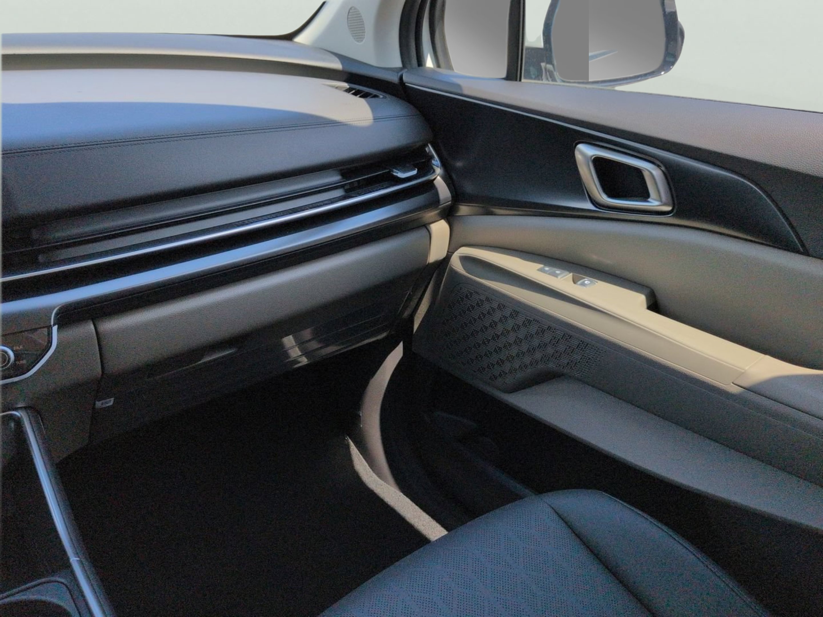 New 2026 Snow White Pearl Kia LXS image 62