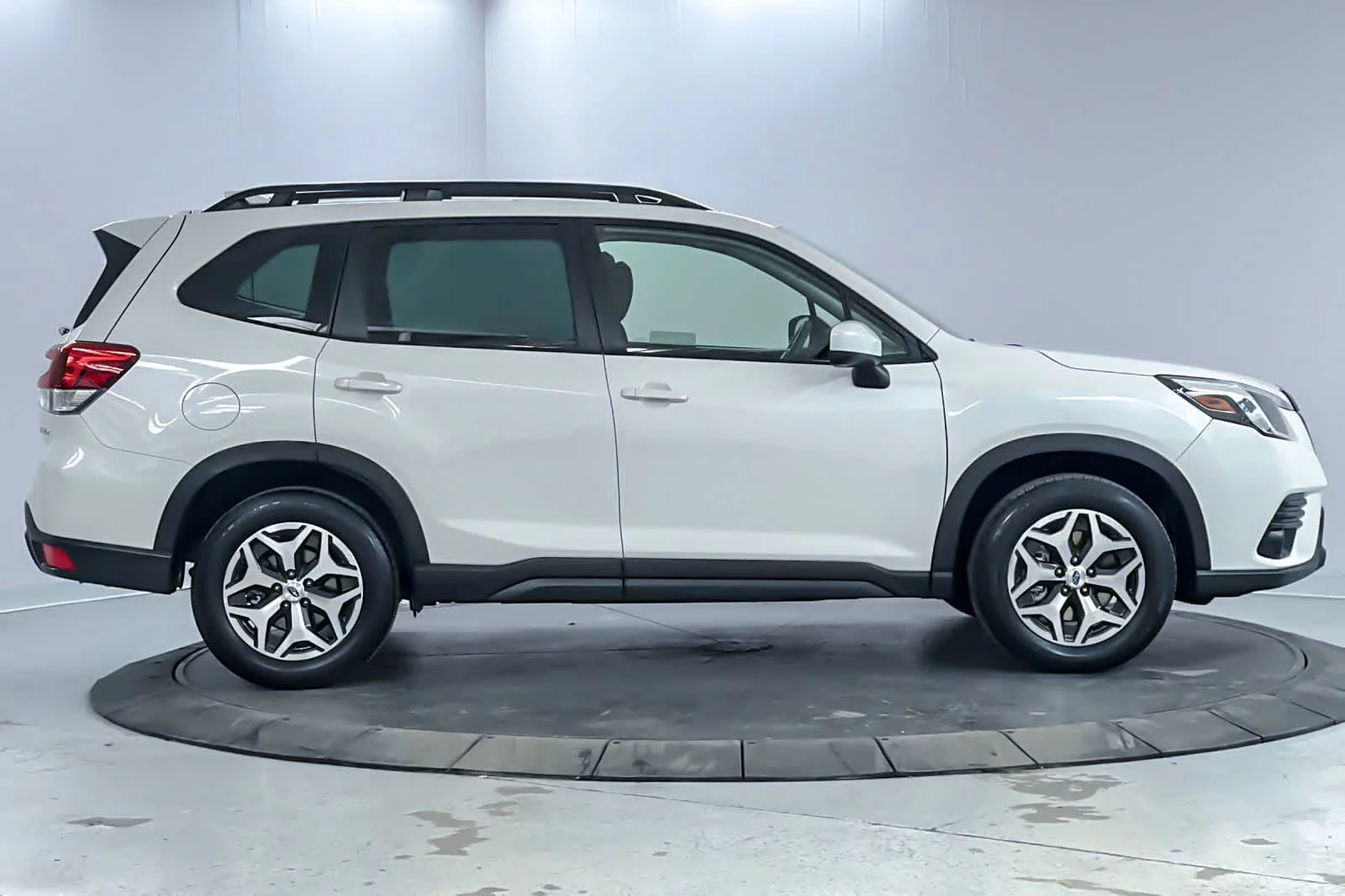Used 2023 Crystal White Pearl Subaru Premium image 8