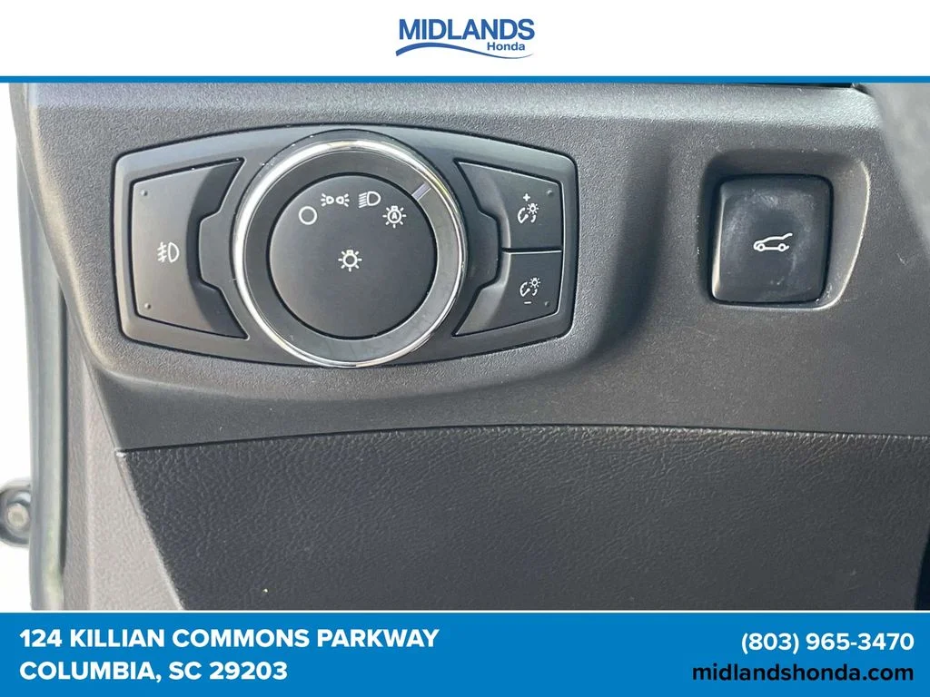 Used 2016 White Platinum Clearcoat Metallic Ford SE image 17