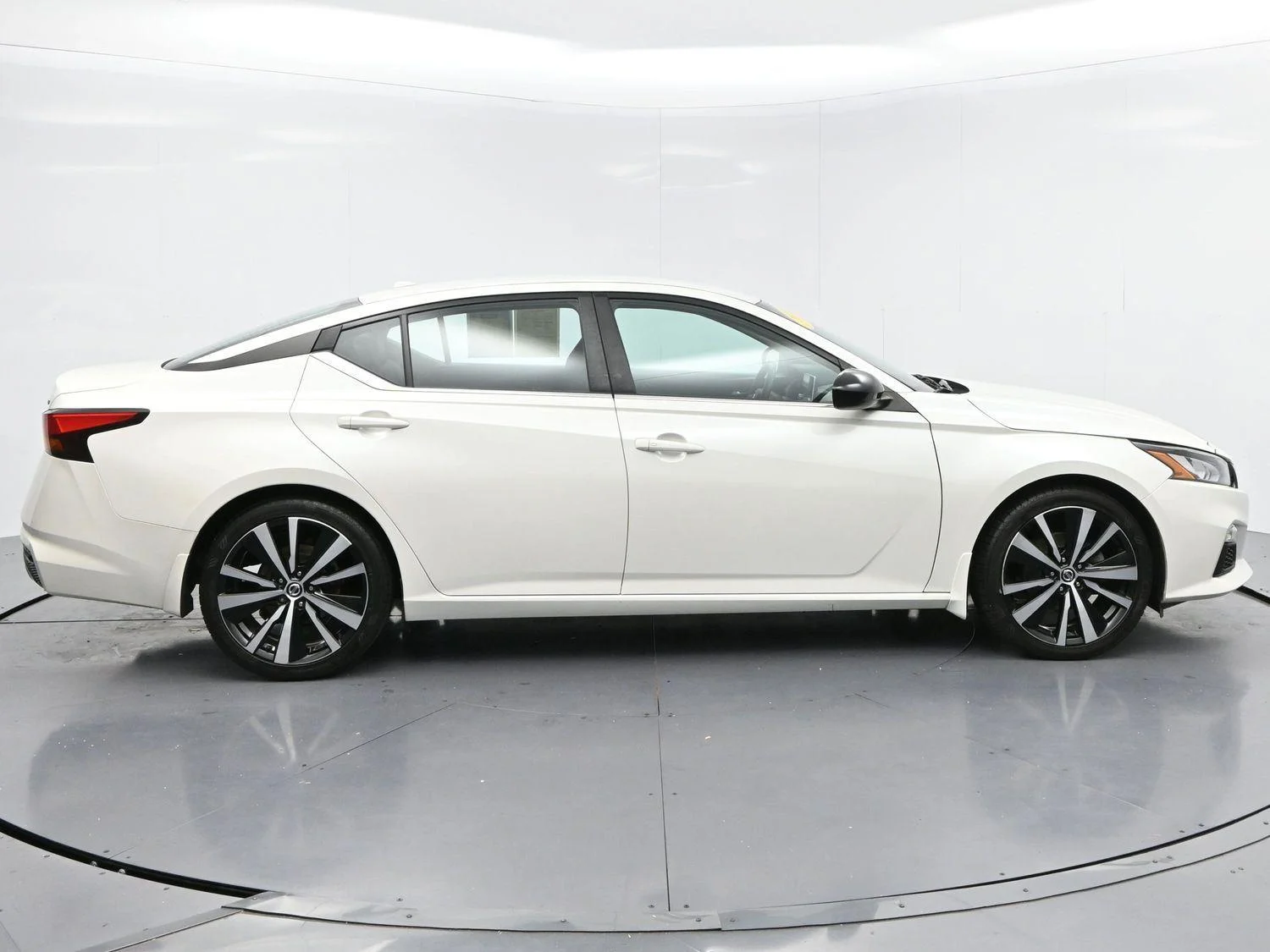 Used 2020 Pearl White Tricoat Nissan 2.5 SR image 8