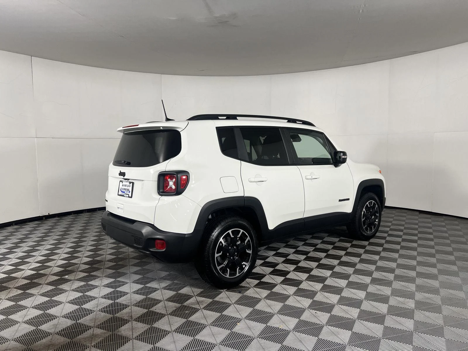 Used 2023  Jeep Upland image 43