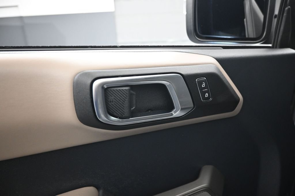 Used 2023 Silver Ford Wildtrak image 11