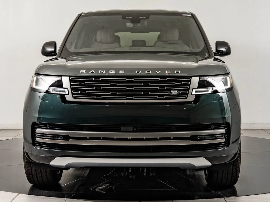 New 2026 Belgravia Green Land Rover SE image 2