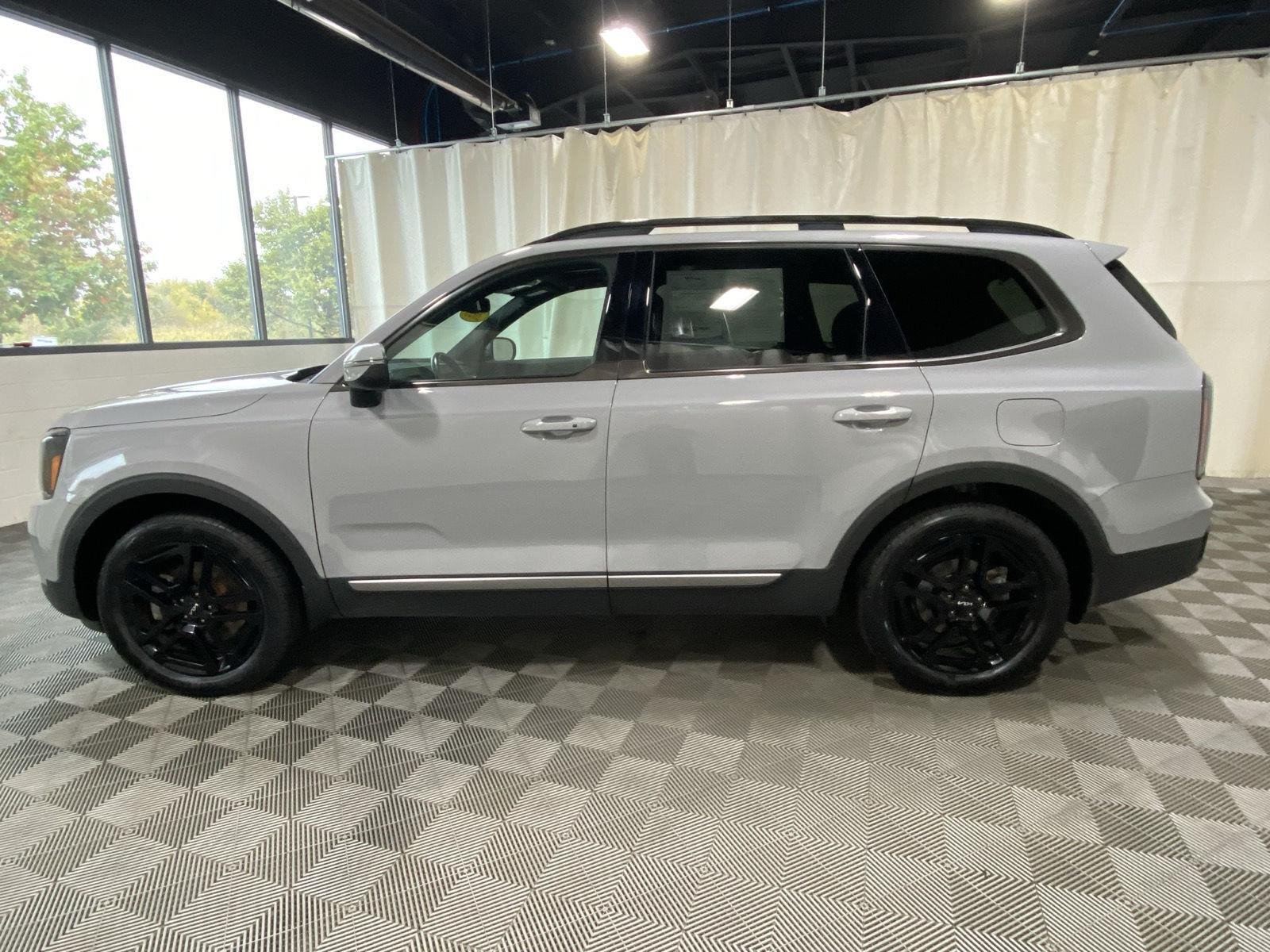 Used 2023 Wolf Gray Kia EX X-Line image 8