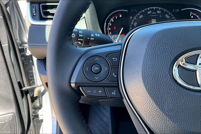 Used 2025 Silver Toyota XLE Premium image 20