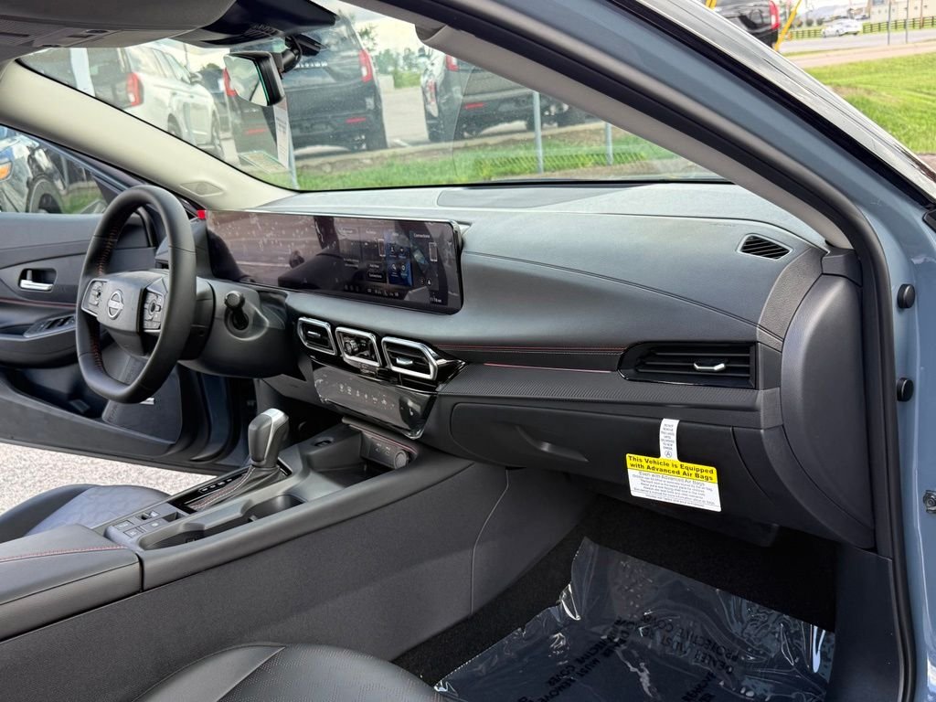 New 2026 Atlantic Gray Metallic / Super Black Two-tone Nissan SR image 18