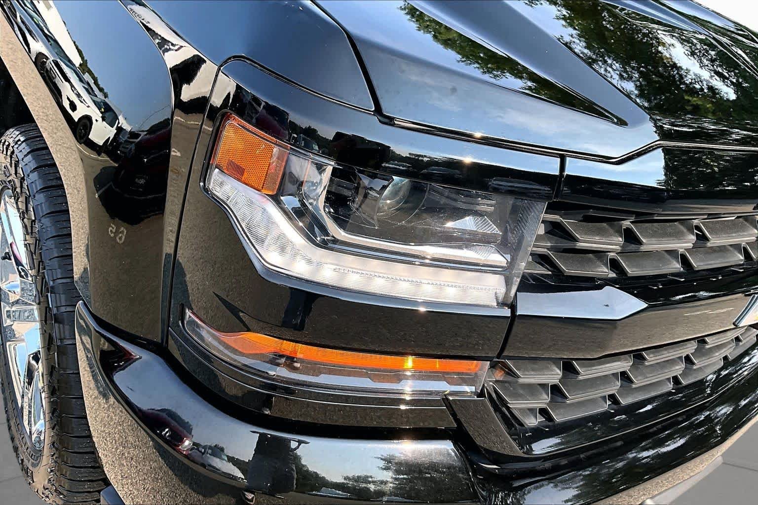 Used 2018 Black Chevrolet Custom image 26