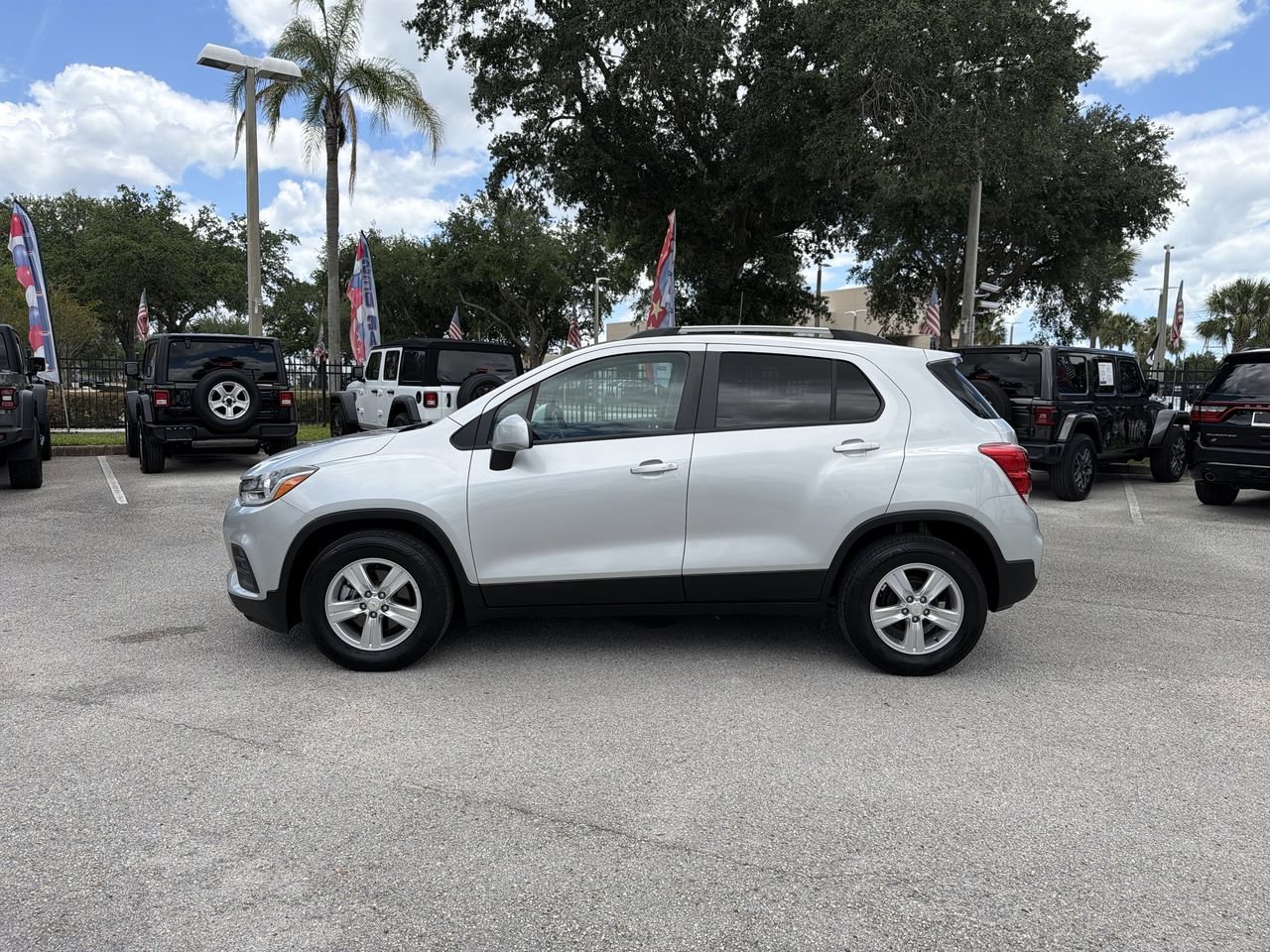 Used 2022 Silver Ice Metallic Chevrolet LT image 5