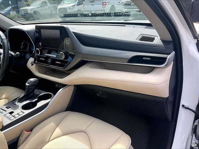 Used 2023 Beige Toyota XLE image 17