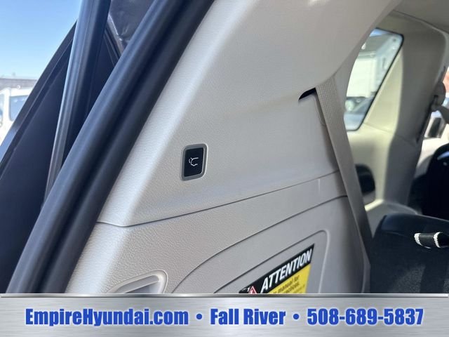 2023 Chrysler Pacifica Hybrid Touring L - Photo 8