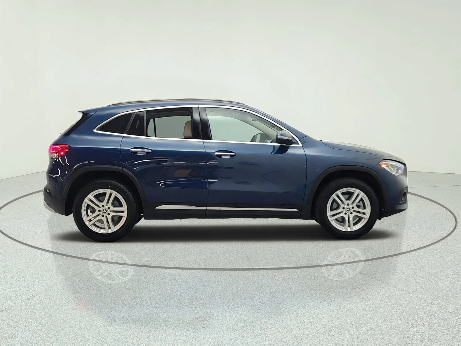 Used 2021 Denim Blue Metallic Mercedes-Benz GLA 250 SUV image 4